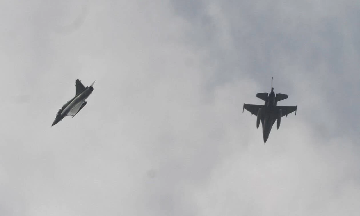 Εικονικές αερομαχίες με οπλισμένα τουρκικά μαχητικά στο Αιγαίο